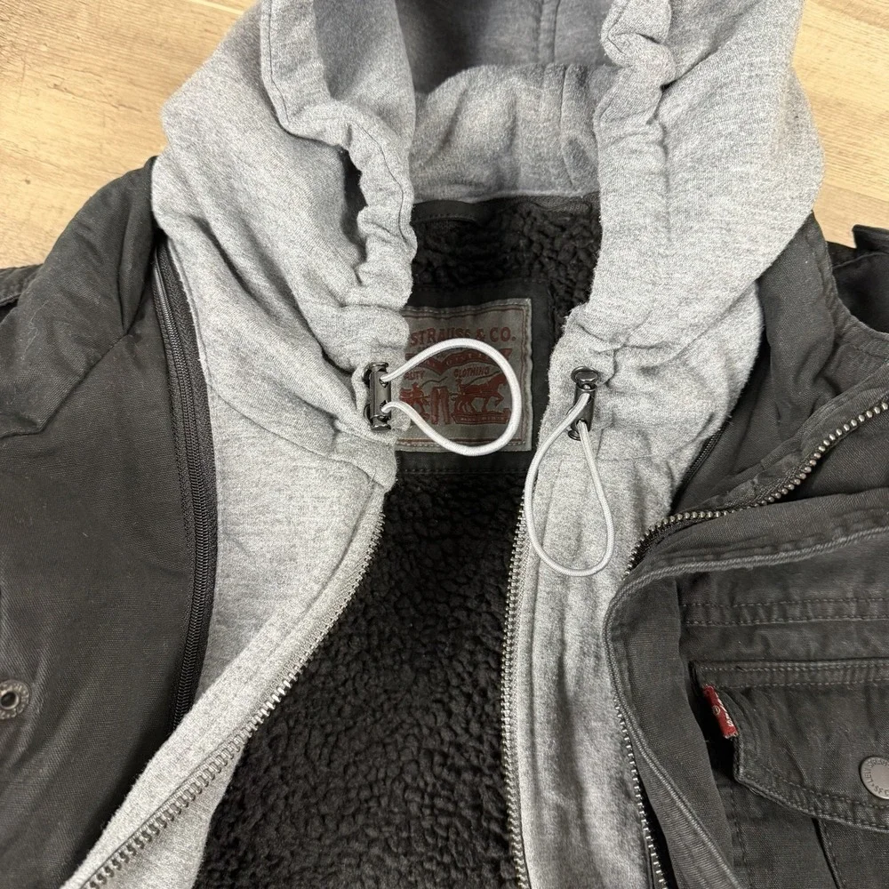 Levi's‎ Men's Sherpa Lined Two Pocket Hooded Trucker Jacket size M
